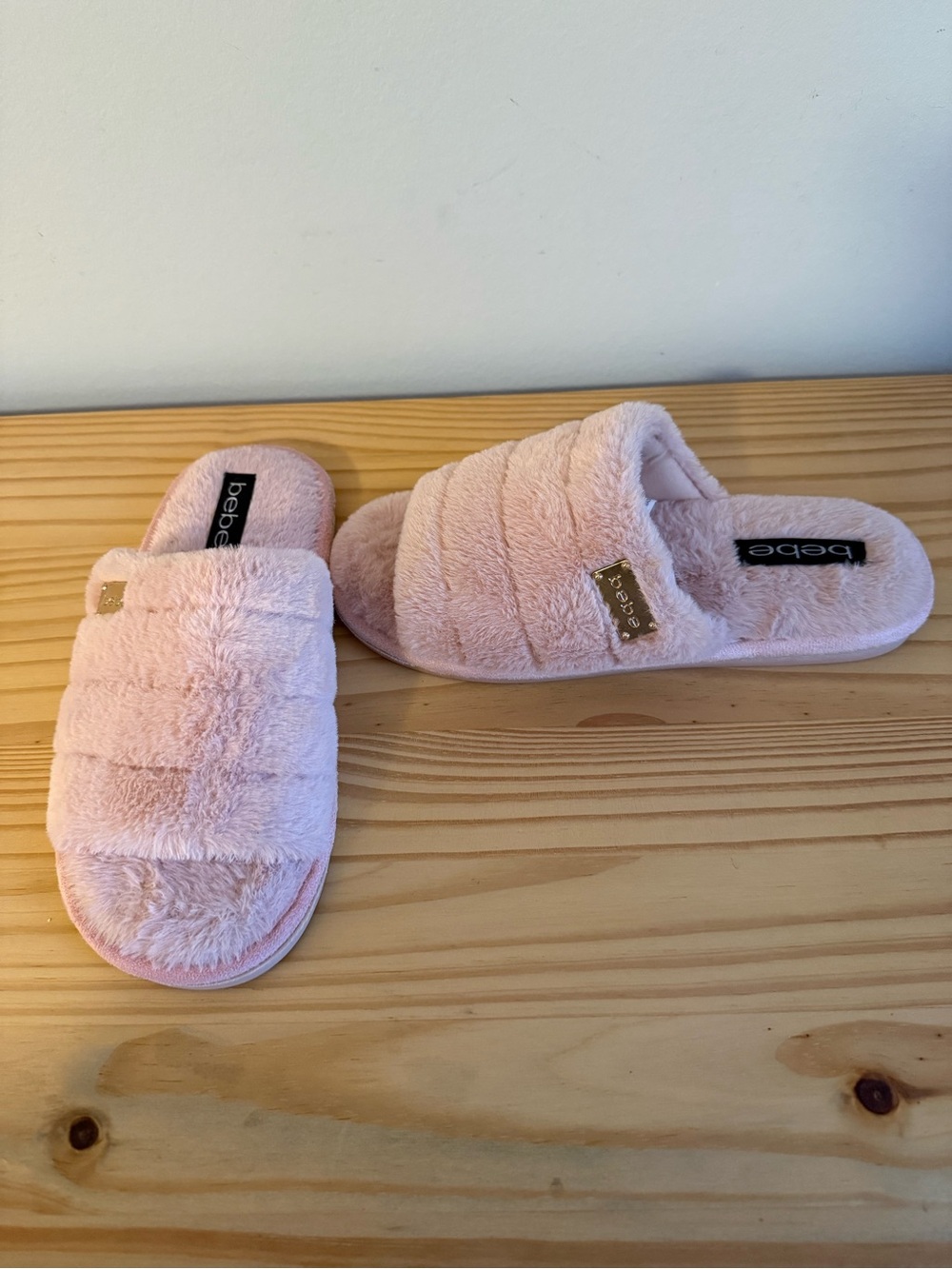 Women’s bebe Sadia Faux Fur Slippers in PINK SZ 8